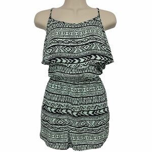 𝅺CHARLOTTE Russe Short Romper Size Small